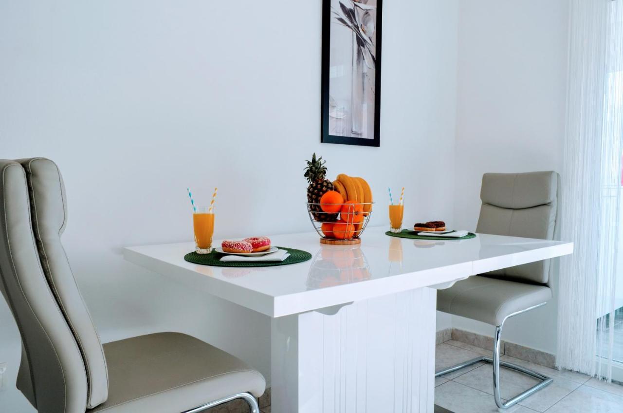 Mihaela Studio Apartmans 150M Near The Beach คาชเตลา ภายนอก รูปภาพ