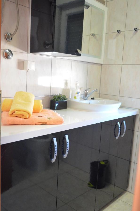 Mihaela Studio Apartmans 150M Near The Beach คาชเตลา ภายนอก รูปภาพ