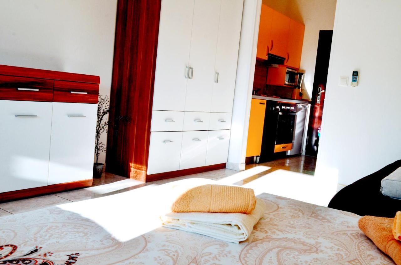 Mihaela Studio Apartmans 150M Near The Beach คาชเตลา ภายนอก รูปภาพ