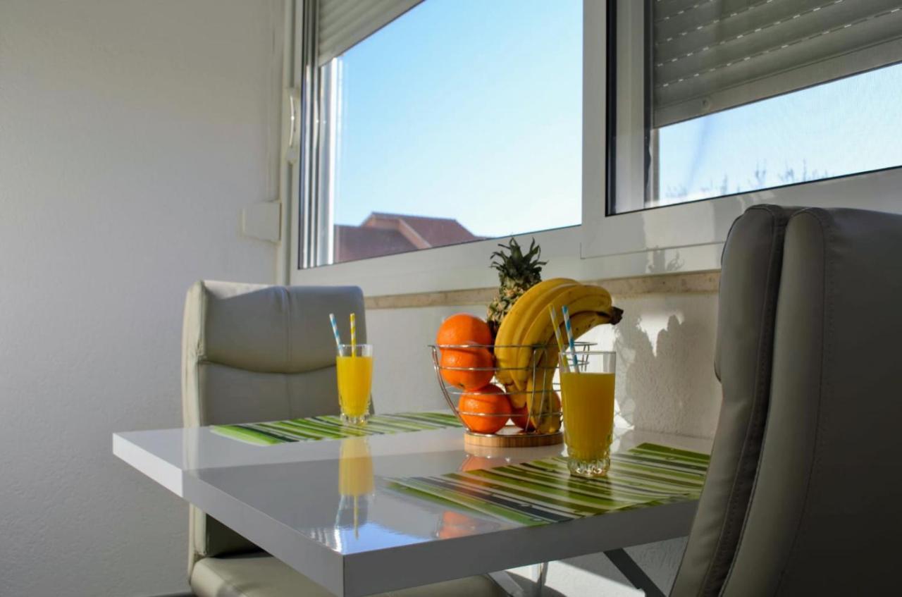 Mihaela Studio Apartmans 150M Near The Beach คาชเตลา ภายนอก รูปภาพ