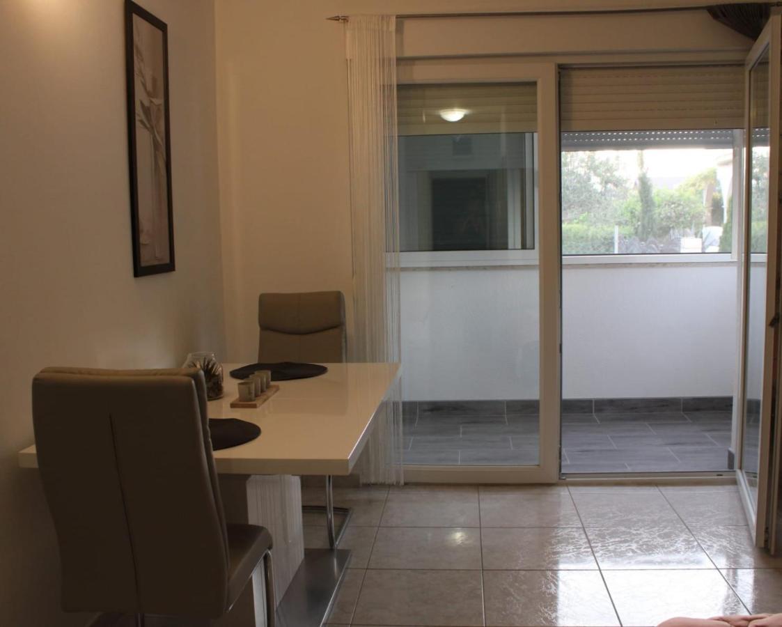 Mihaela Studio Apartmans 150M Near The Beach คาชเตลา ภายนอก รูปภาพ