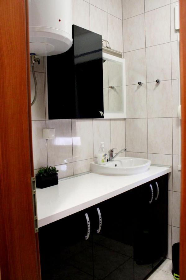 Mihaela Studio Apartmans 150M Near The Beach คาชเตลา ภายนอก รูปภาพ
