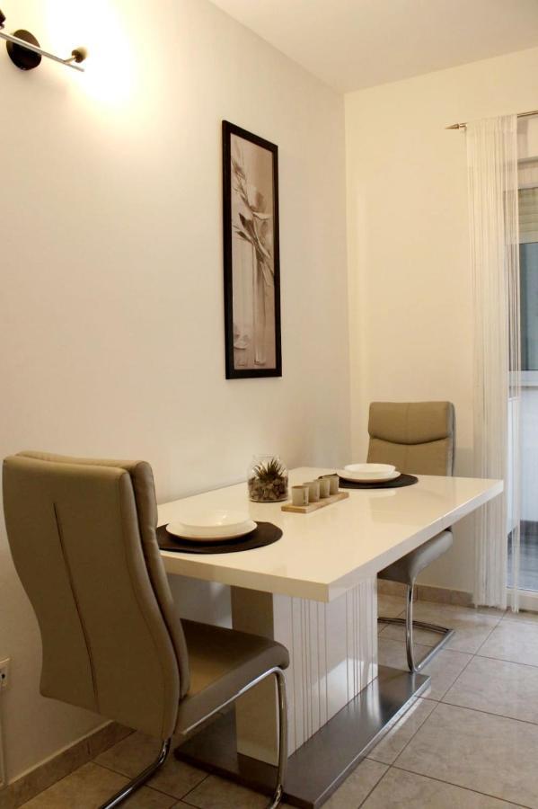 Mihaela Studio Apartmans 150M Near The Beach คาชเตลา ภายนอก รูปภาพ