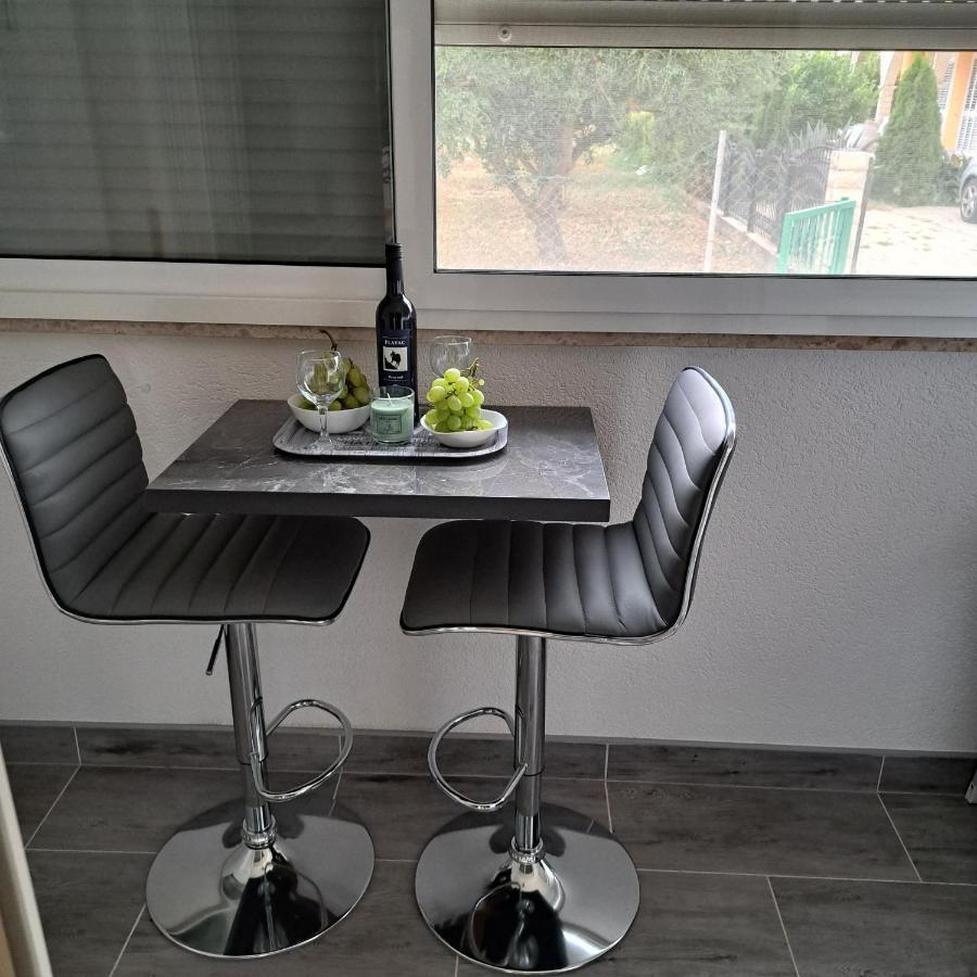 Mihaela Studio Apartmans 150M Near The Beach คาชเตลา ภายนอก รูปภาพ
